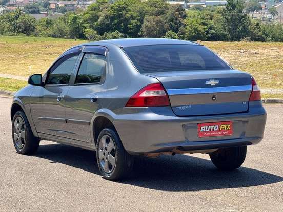 CHEVROLET-PRISMA-2011