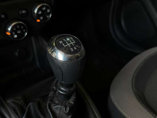 CHEVROLET-PRISMA-2013