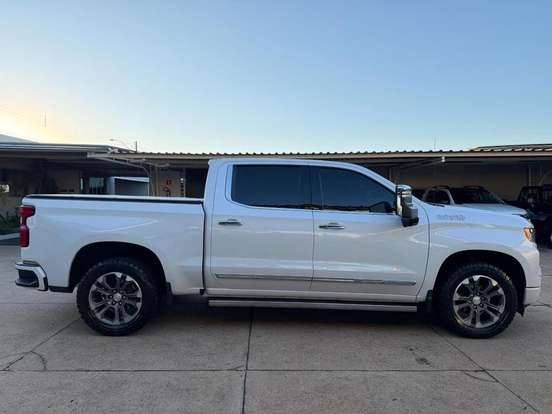 CHEVROLET-SILVERADO-5.3 V8 GASOLINA 1500 HIGH COUNTRY 4X4 AUTOMÁTICO CHEVROLET-SILVERADO-2023