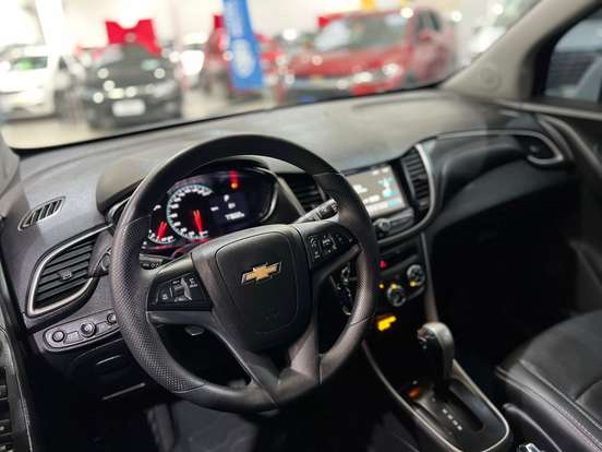 CHEVROLET-TRACKER-2017