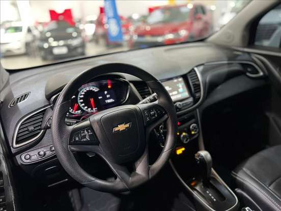 CHEVROLET-TRACKER-2017