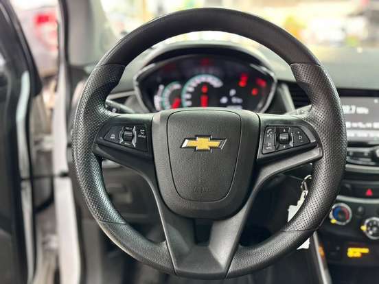 CHEVROLET-TRACKER-2017