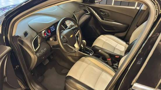CHEVROLET-TRACKER-2017