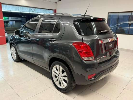 CHEVROLET-TRACKER-2017