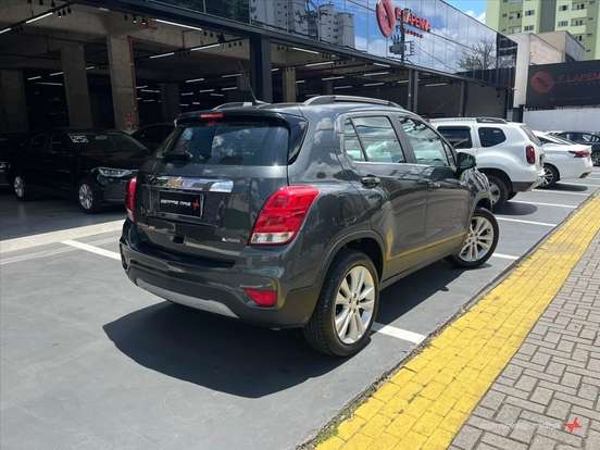 CHEVROLET-TRACKER-2017
