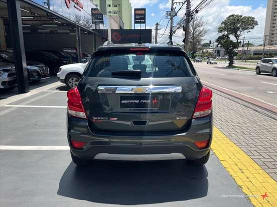 CHEVROLET-TRACKER-2017