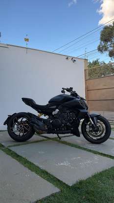 DUCATI-DIAVEL V4-2025