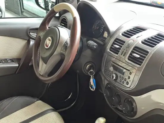FIAT-GRAND SIENA-1.6 MPI ESSENCE 16V FLEX 4P AUTOMATIZADO FIAT-GRAND SIENA-2013