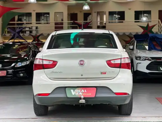 FIAT-GRAND SIENA-1.6 MPI ESSENCE 16V FLEX 4P AUTOMATIZADO FIAT-GRAND SIENA-2013