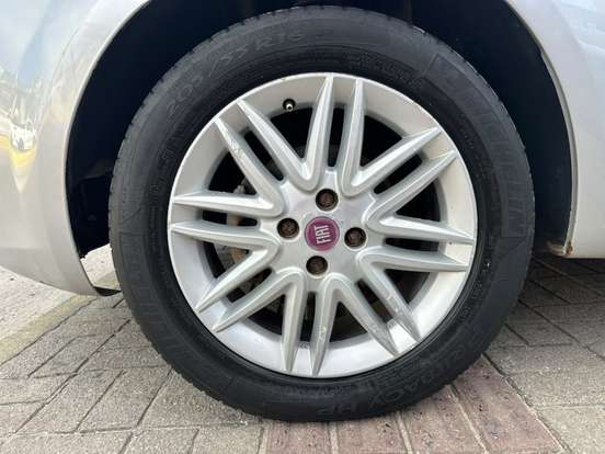 FIAT-PUNTO-1.8 ESSENCE 16V FLEX 4P MANUAL FIAT-PUNTO-2012