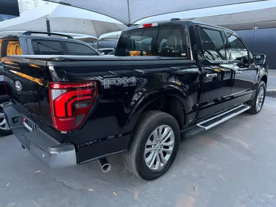 FORD-F-150-5.0 V8 GASOLINA CD LARIAT BLACK FX4 AUTOMÁTICO FORD-F-150-2024