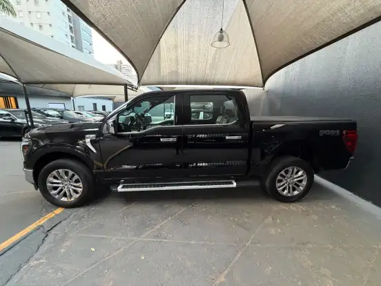 FORD-F-150-5.0 V8 GASOLINA CD LARIAT BLACK FX4 AUTOMÁTICO FORD-F-150-2024