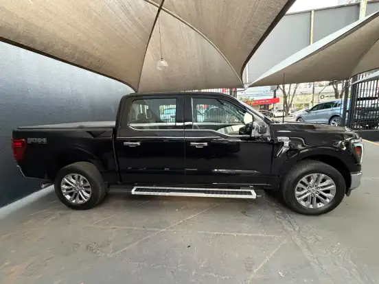 FORD-F-150-5.0 V8 GASOLINA CD LARIAT BLACK FX4 AUTOMÁTICO FORD-F-150-2024