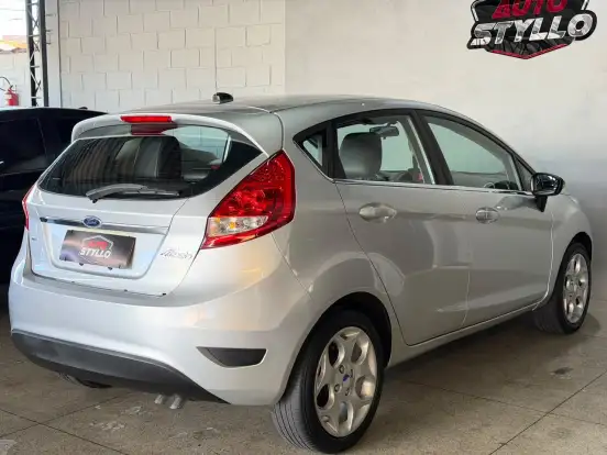 FORD-FIESTA-2011