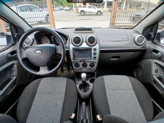 FORD-FIESTA-2014