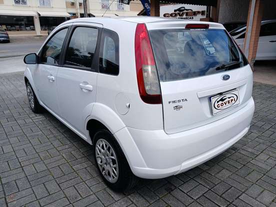 FORD-FIESTA-2014