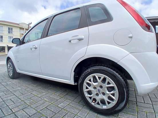 FORD-FIESTA-2014