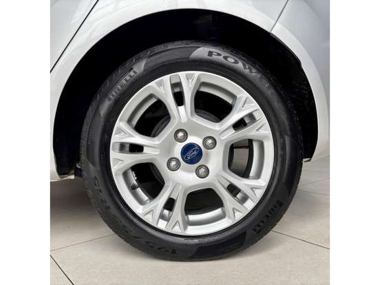 FORD-FIESTA-2015