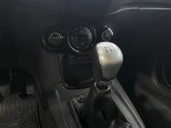FORD-FIESTA-1.6 TITANIUM HATCH 16V FLEX 4P MANUAL FORD-FIESTA-2015