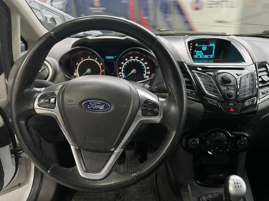 FORD-FIESTA-2015