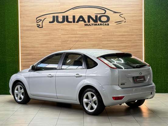 FORD-FOCUS-2012