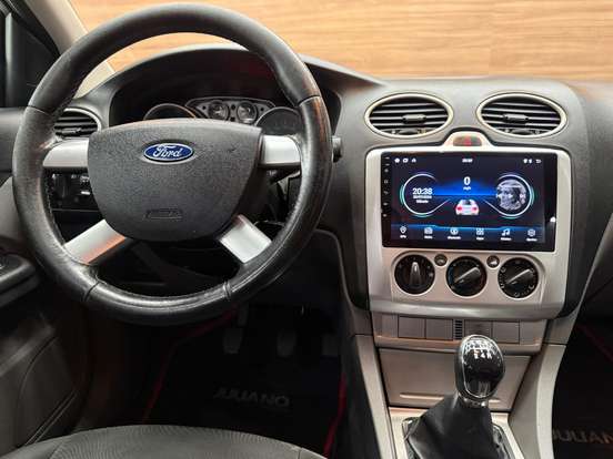 FORD-FOCUS-2012