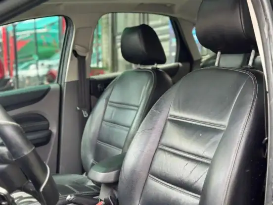 FORD-FOCUS-2013