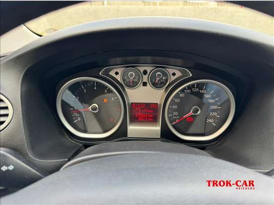 FORD-FOCUS-2011