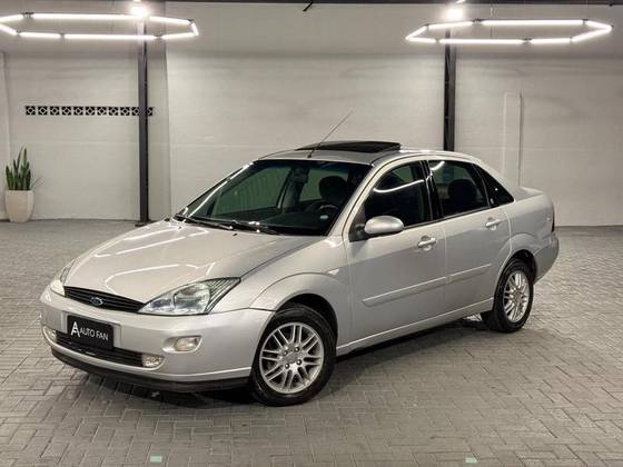 FORD FOCUS 2.0 GHIA 16V GASOLINA 4P MANUAL