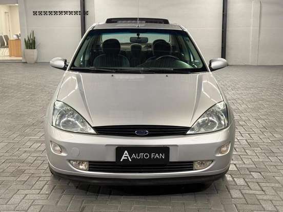 FORD-FOCUS-2001