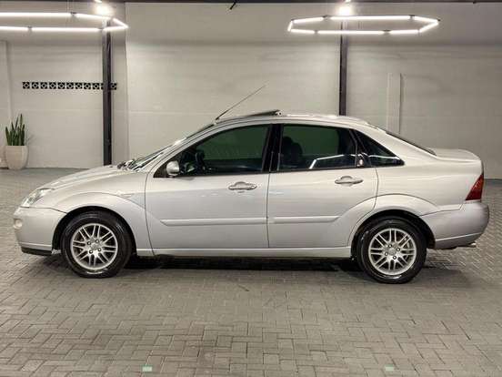 FORD-FOCUS-2001