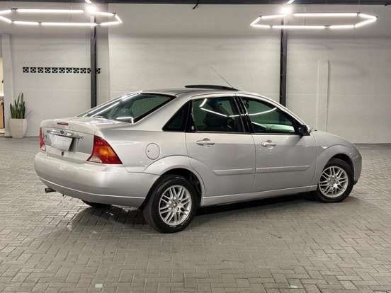 FORD-FOCUS-2001