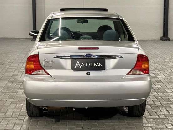 FORD-FOCUS-2001