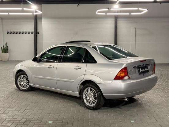 FORD-FOCUS-2001