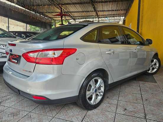 FORD-FOCUS-2013