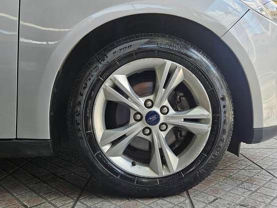 FORD-FOCUS-2013