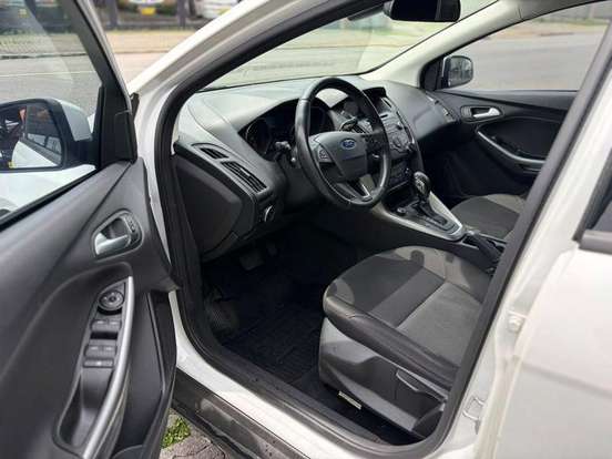 FORD-FOCUS-2.0 SE FASTBACK 16V FLEX 4P POWERSHIFT FORD-FOCUS-2016