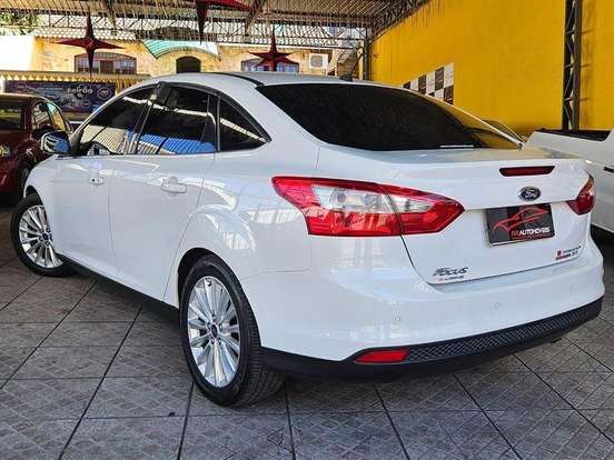 FORD-FOCUS-2015