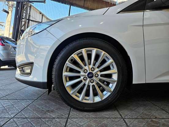 FORD-FOCUS-2015