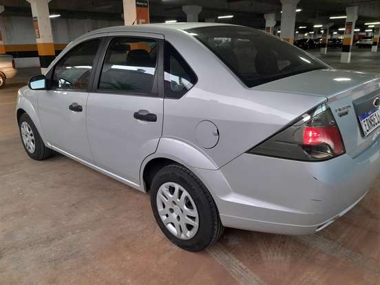 FORD-FIESTA-2010