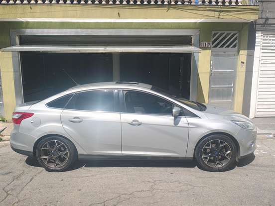 FORD-FOCUS-2014