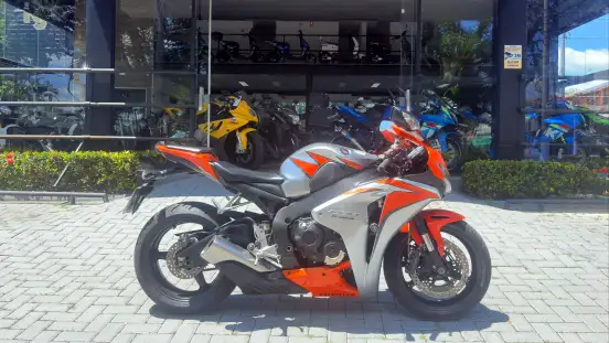 HONDA-CBR 1000RR FIREBLADE-2010