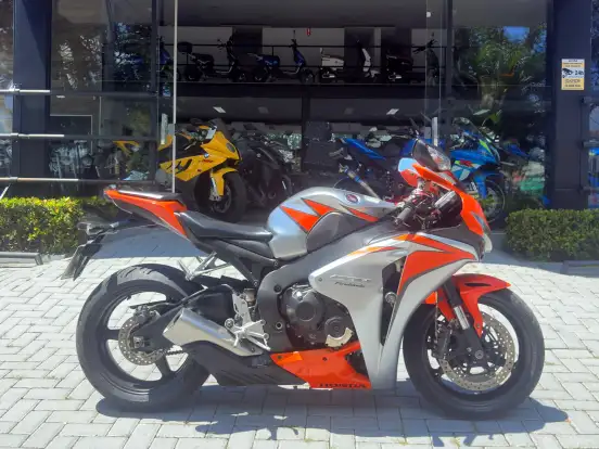 HONDA-CBR 1000RR FIREBLADE HONDA-CBR 1000RR FIREBLADE-2010