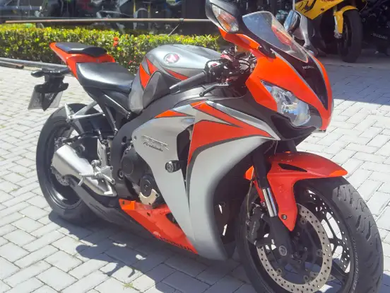 HONDA-CBR 1000RR FIREBLADE HONDA-CBR 1000RR FIREBLADE-2010