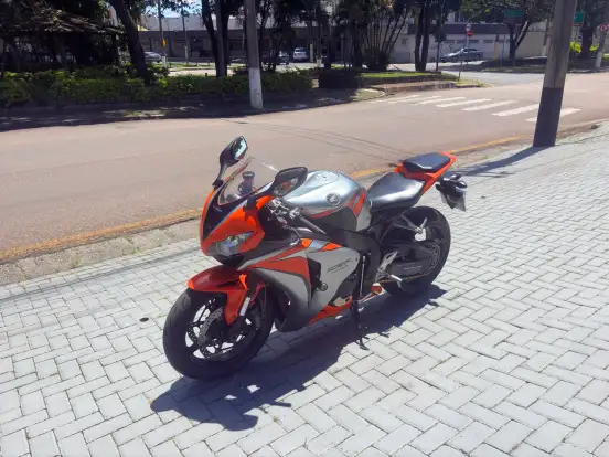 HONDA-CBR 1000RR FIREBLADE HONDA-CBR 1000RR FIREBLADE-2010