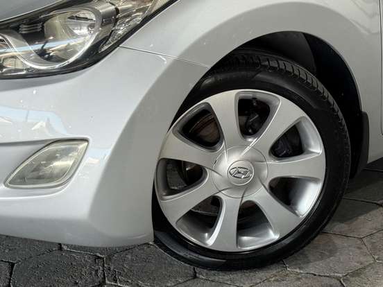 HYUNDAI-ELANTRA-1.8 GLS 16V GASOLINA 4P AUTOMÁTICO HYUNDAI-ELANTRA-2011