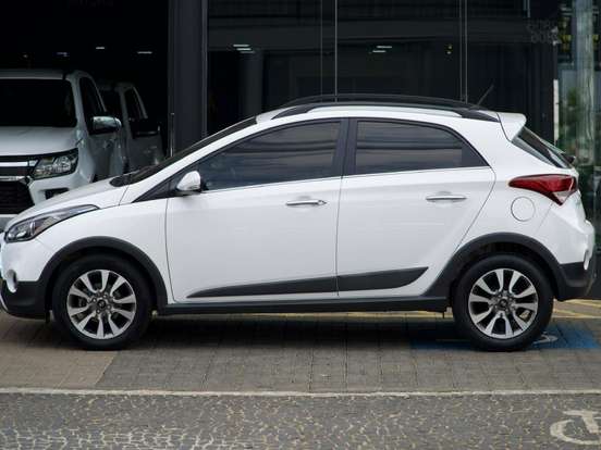 HYUNDAI-HB20X-1.6 16V PREMIUM FLEX 4P AUTOMÁTICO HYUNDAI-HB20X-2016