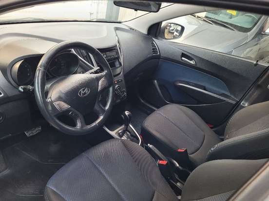 HYUNDAI-HB20X-2013