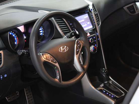 HYUNDAI-I30-1.8 MPI 16V GASOLINA 4P AUTOMATICO HYUNDAI-I30-2014