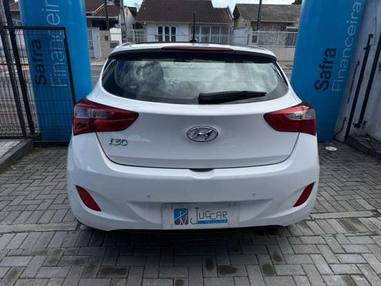 HYUNDAI-I30-1.8 MPI 16V GASOLINA 4P AUTOMATICO HYUNDAI-I30-2015